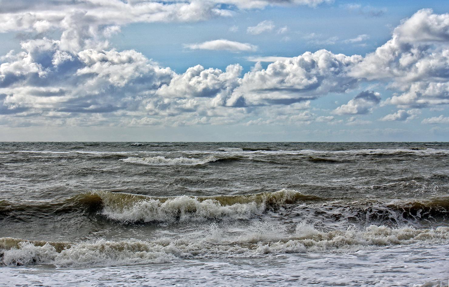 Nordseestrand nach einer stürmischen Nacht von Klaus